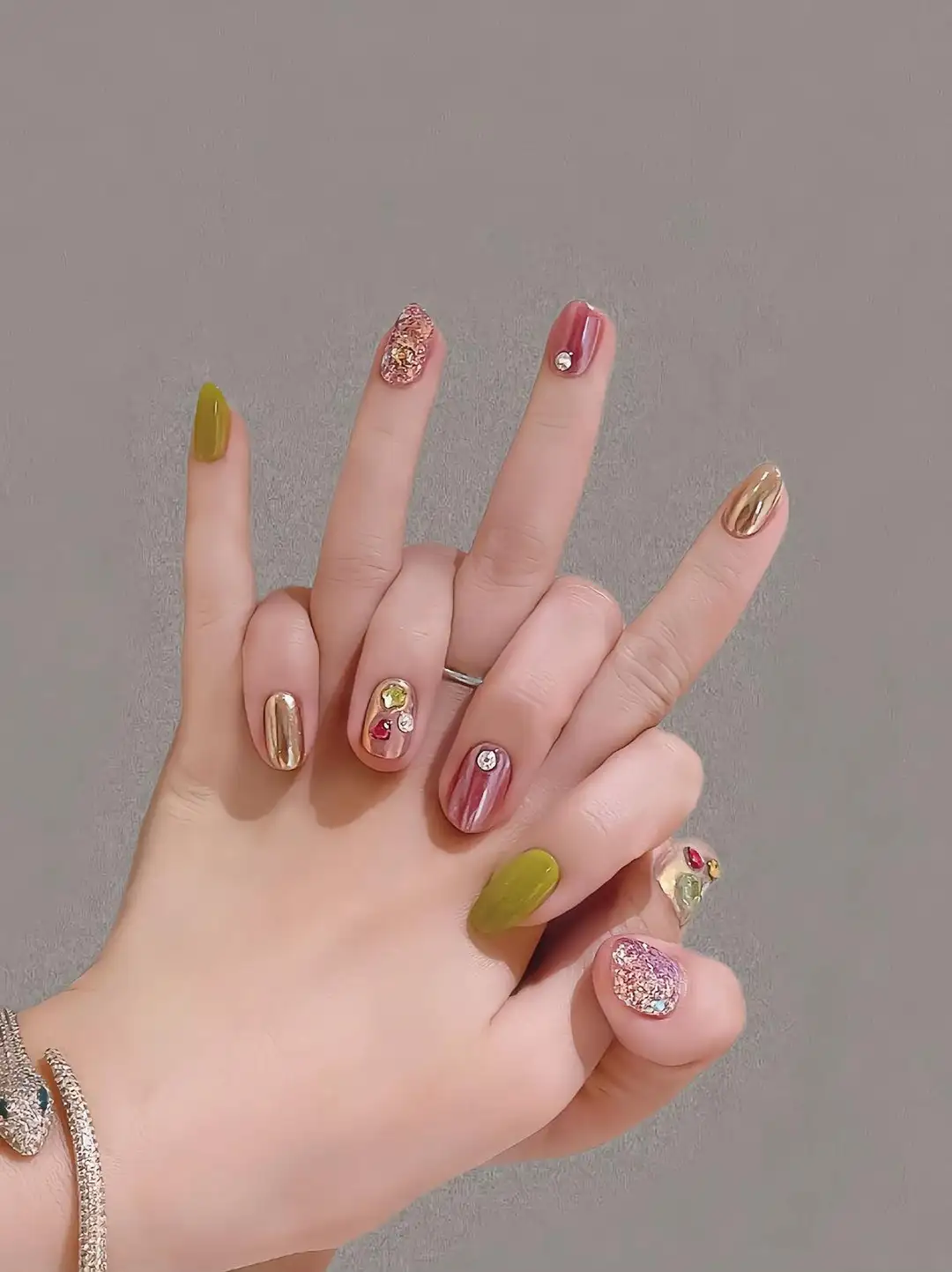 mẫu nail tay ngắn nhỏ gọn, xinh xắn