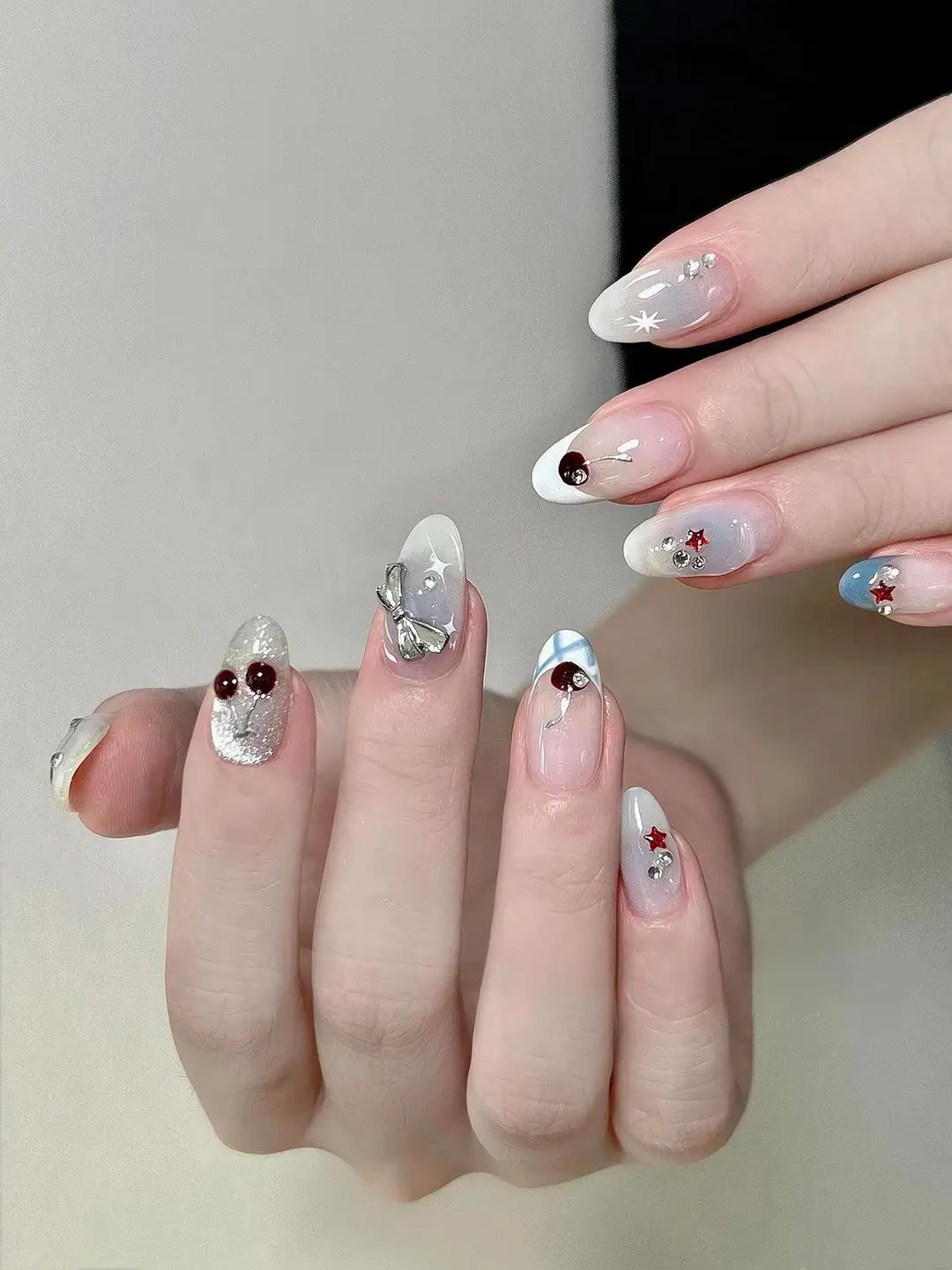 mẫu nail tay ngắn tỏa sáng