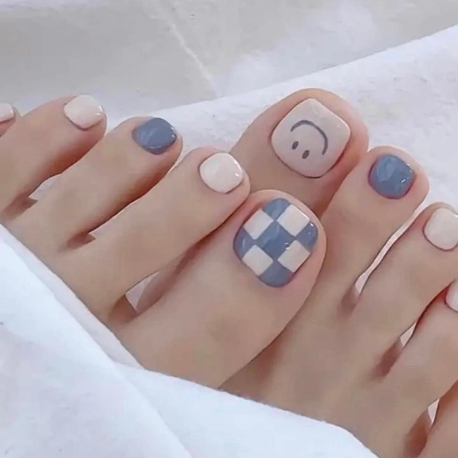 mẫu nail chân caro tinh tế 