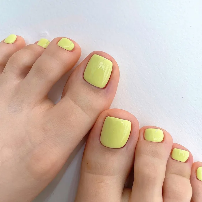 mẫu nail chân màu xanh bơ đẹp