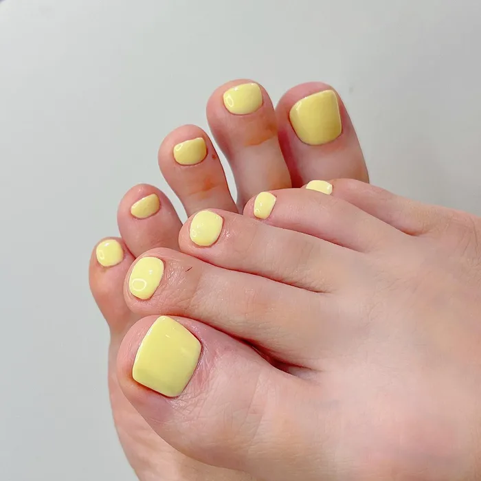 Nail chân màu xanh bơ bắt mắt 2