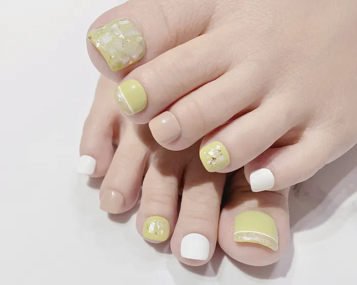 mẫu nail chân màu xanh bơ 2