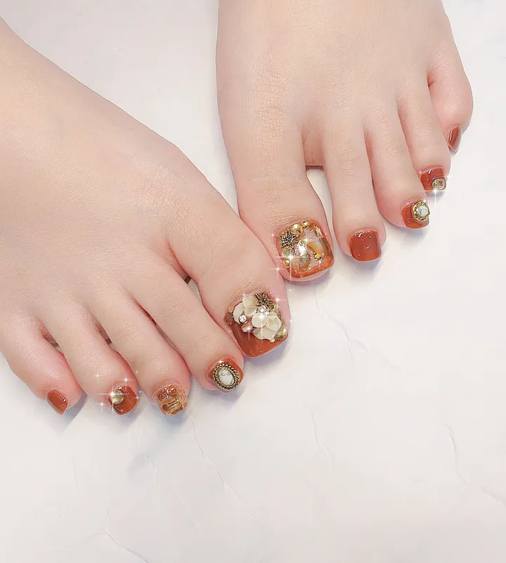 mẫu nail chân đỏ chơi tết 1