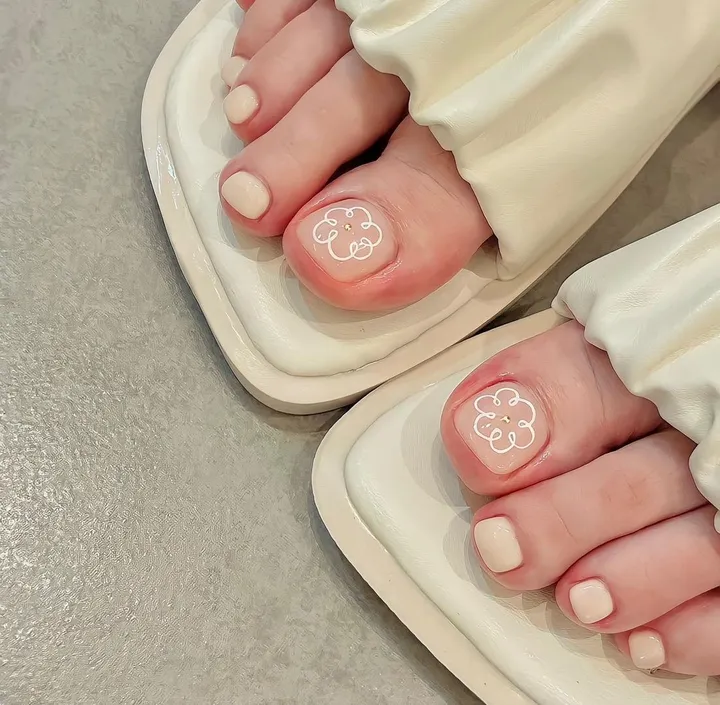 mẫu nail chân vẽ hoa đơn giản