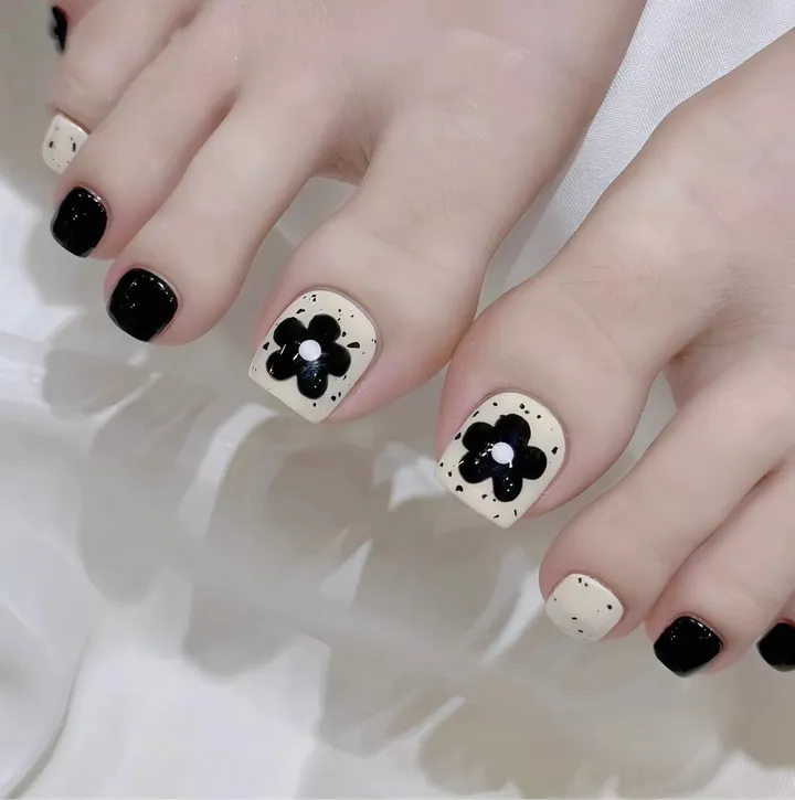 mẫu nail chân vẽ hoa đơn giản 2