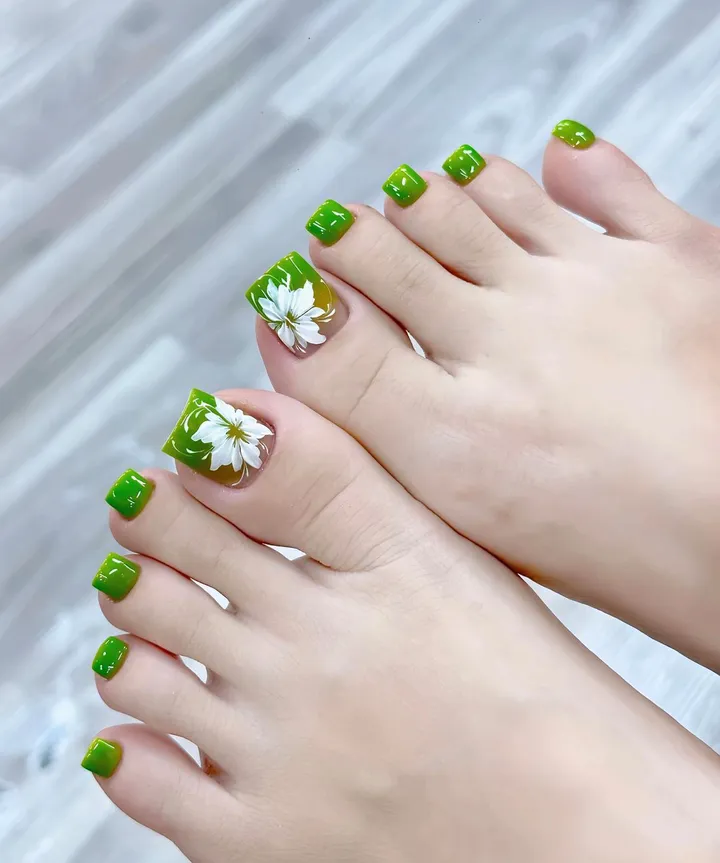 mẫu nail chân vẽ hoa đơn giản nhẹ nhàng