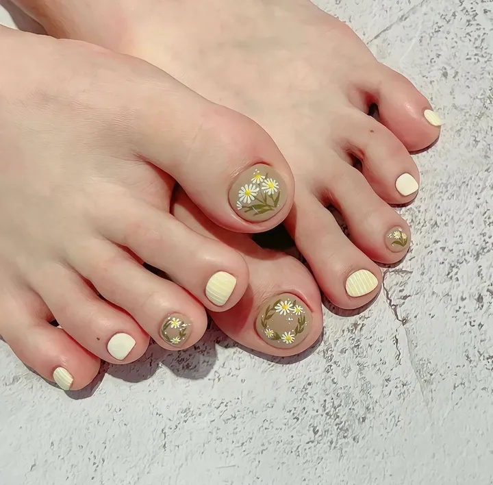 mẫu nail chân vẽ hoa đơn giản tinh tế