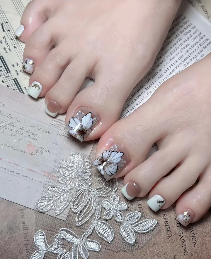 mẫu nail chân vẽ hoa ấn tượng