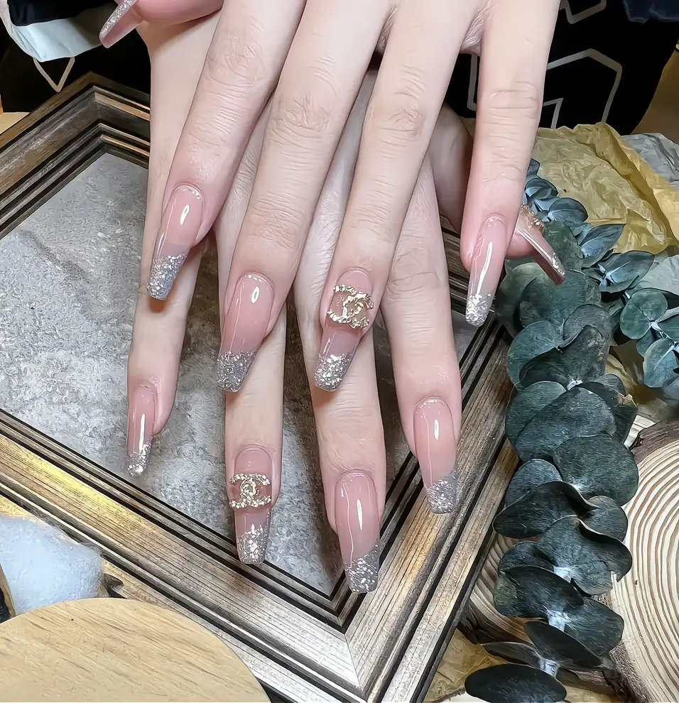 nail tay chanel kinh điển