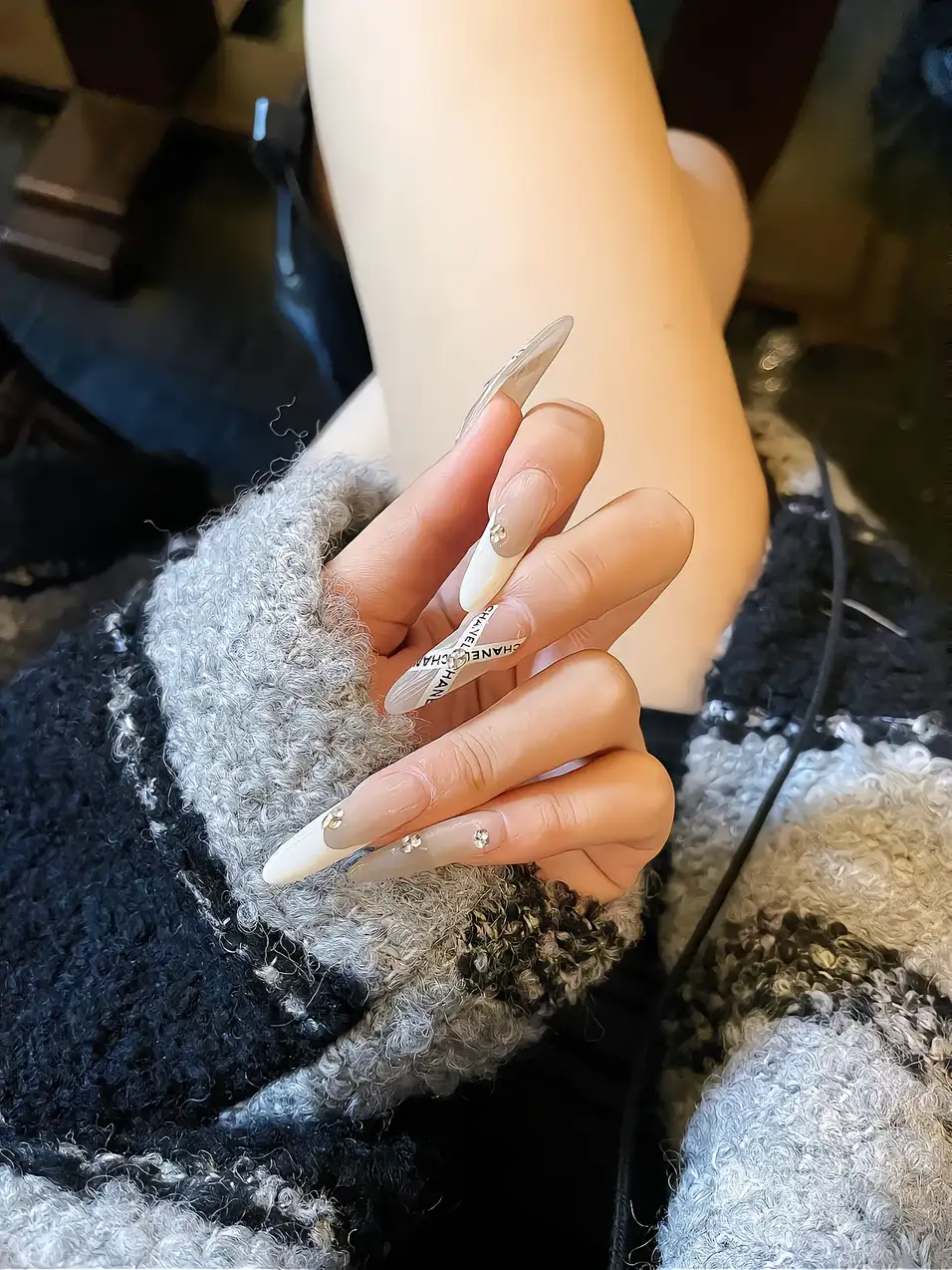 mẫu nail chanel tay tinh xảo