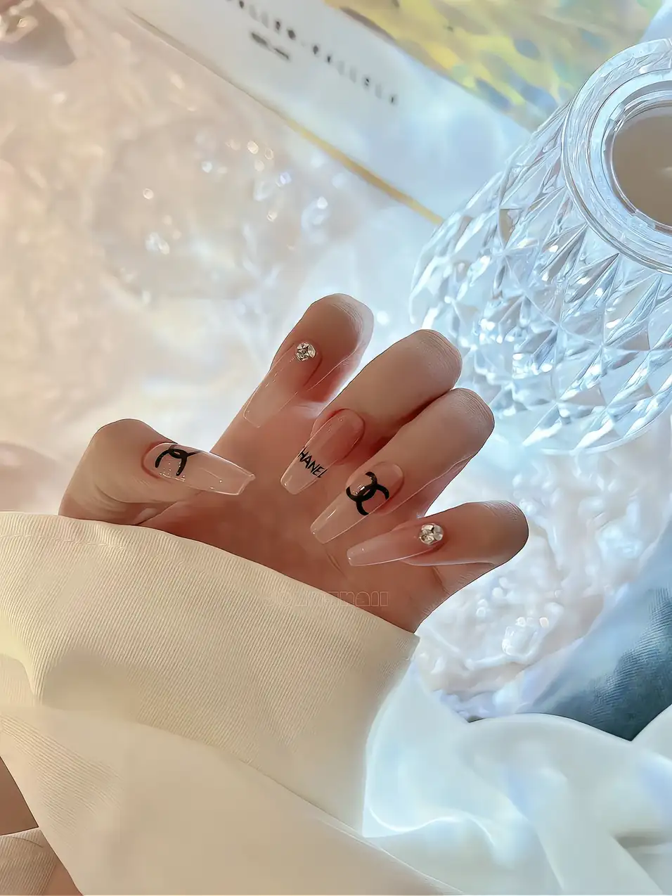 mẫu nail chanel đẹp sang trọng và quý phái