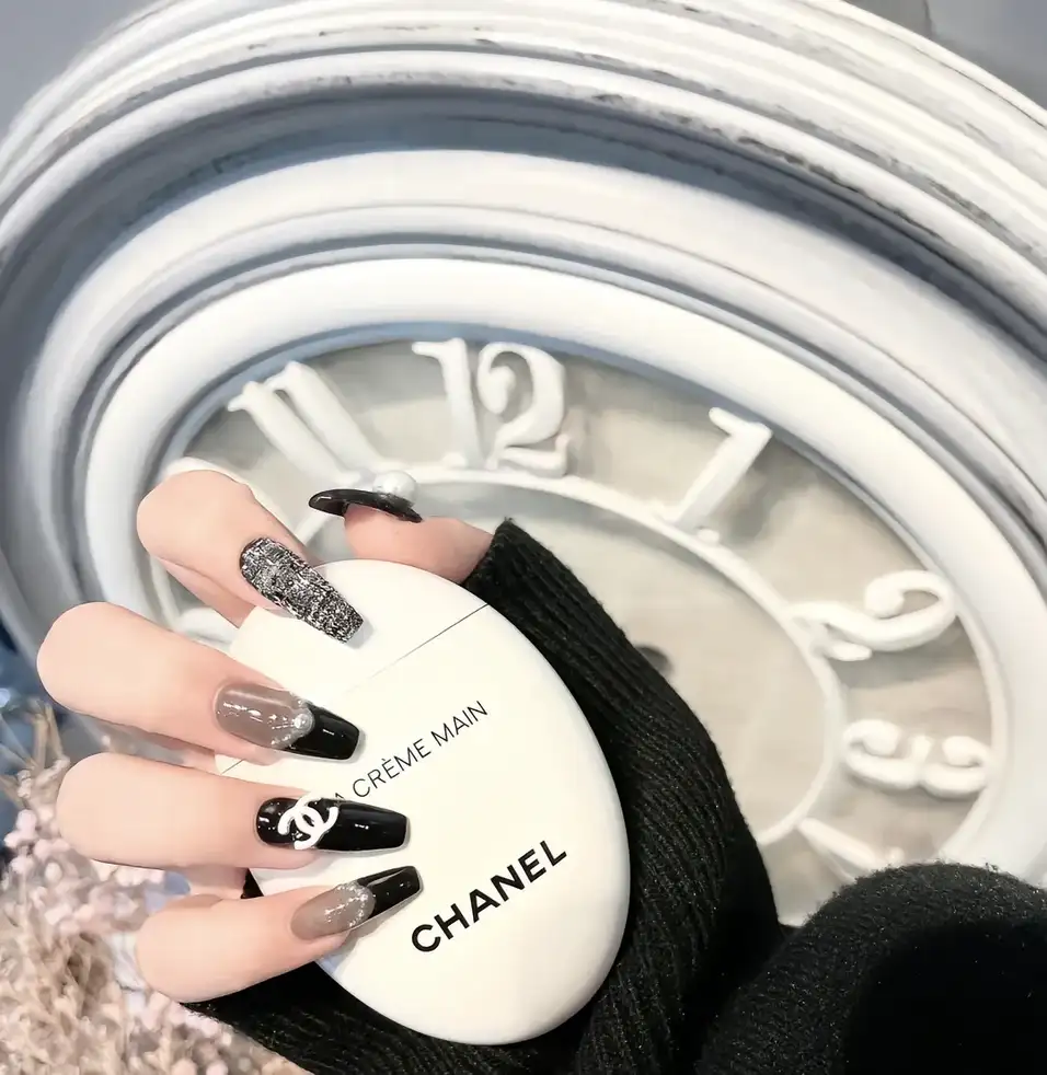 nail tay chanel quý phái và thu hút