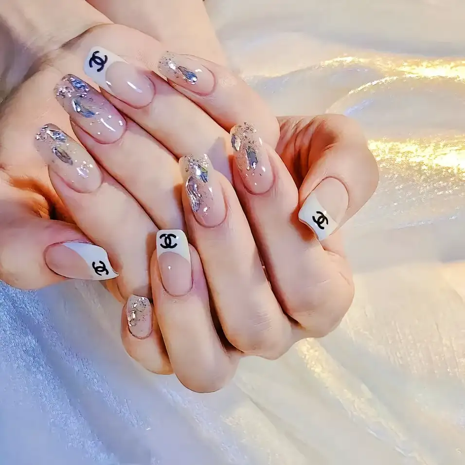 nail tay chanel tinh xảo