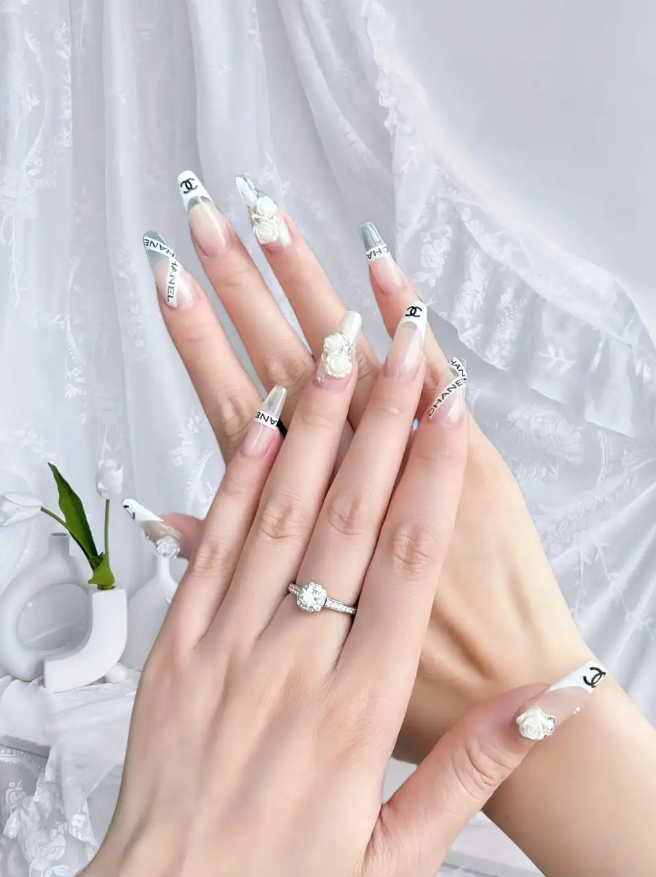 mẫu nail tay chanel tinh xảo