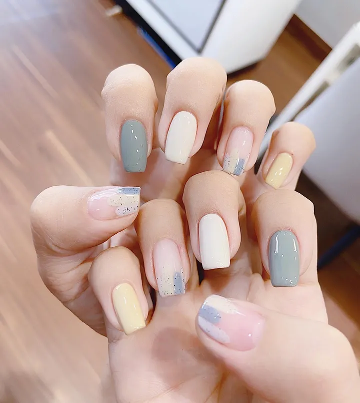 chia sẻ các mẫu nail cho học sinh cấp 2 đơn giản 3