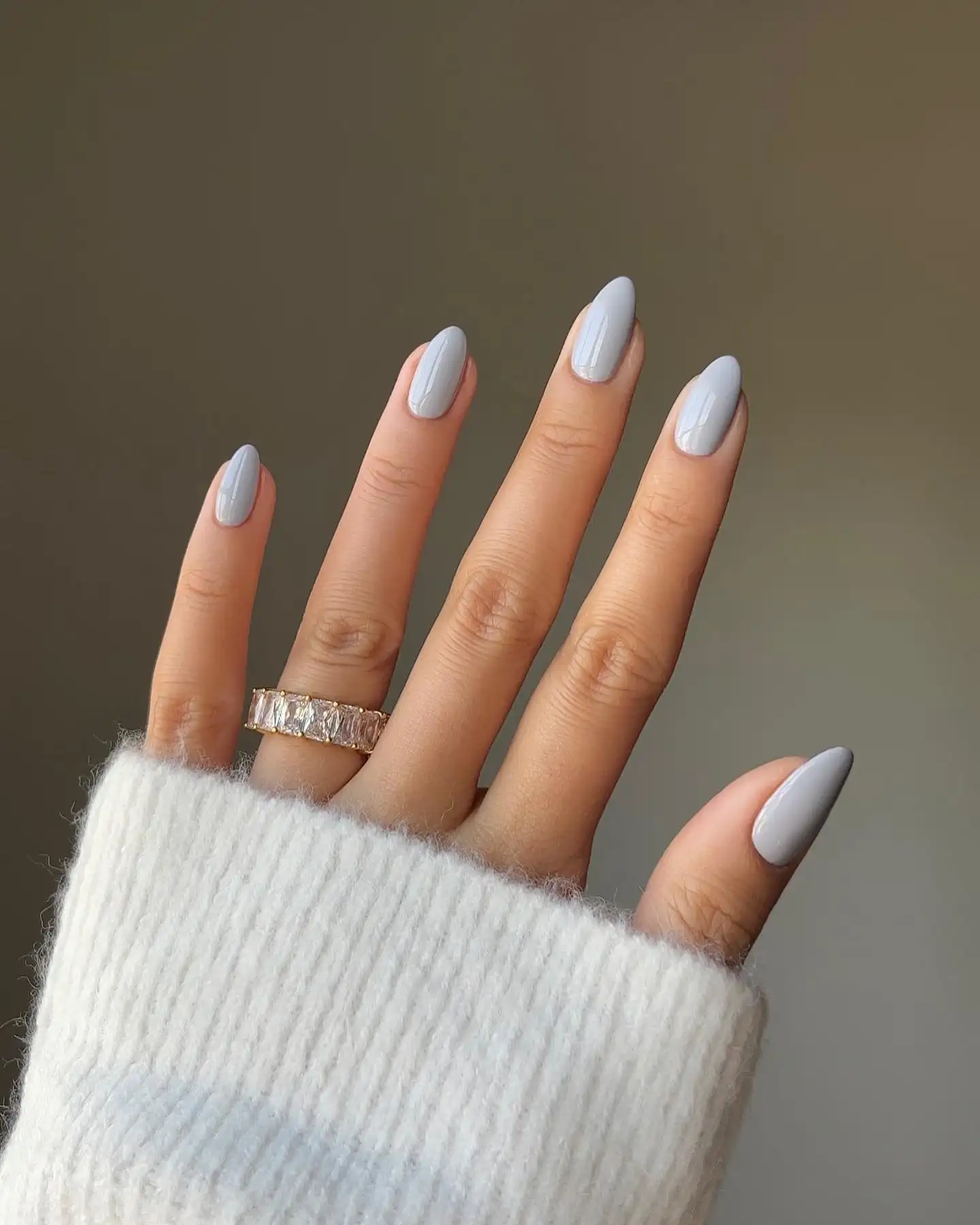 Mẫu nail dành cho tay đen được thiết kế phù hợp với mọi độ tuổi và phong cách thời trang.