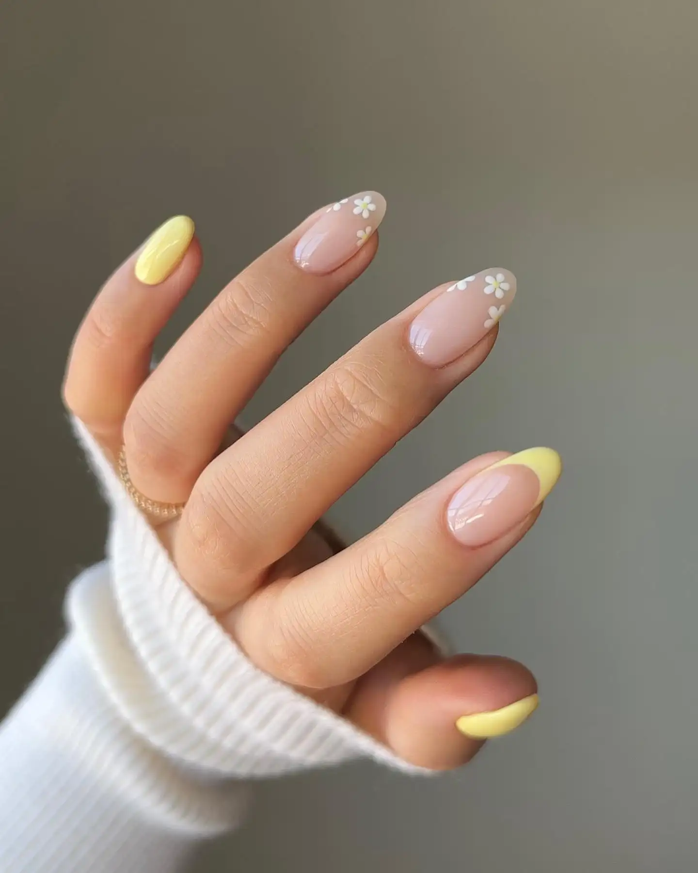 Mẫu nail dành cho tay đen tôn lên vẻ đẹp làn da bánh mật, giúp bạn tự tin hơn