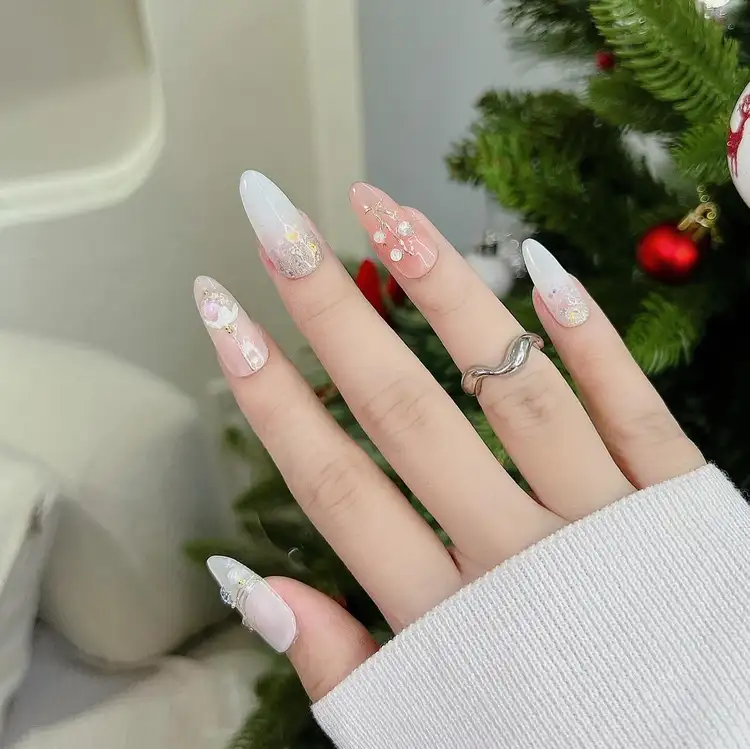 mẫu nail cho tay thô mềm mại và màu sắc nhẹ nhàng