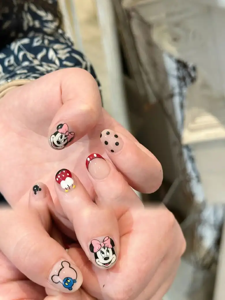 mẫu nail chuột mickey sinh động