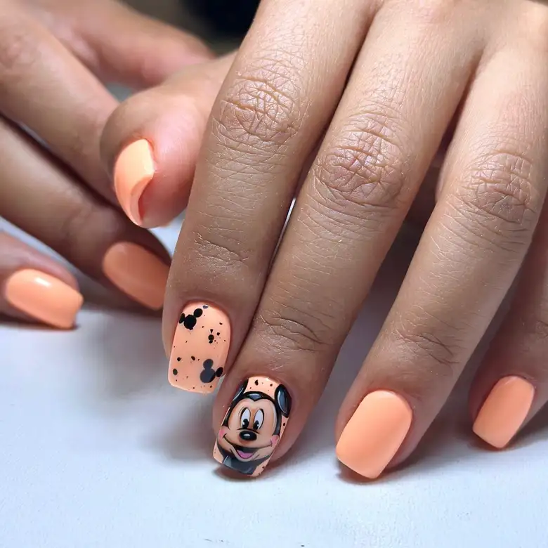 mẫu vẽ nail mickey tỉ mỉ, sống động