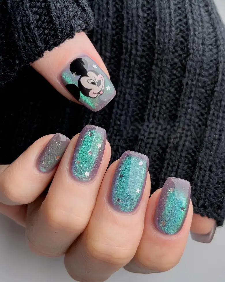 mẫu vẽ nail mickey tạo điểm nhấn