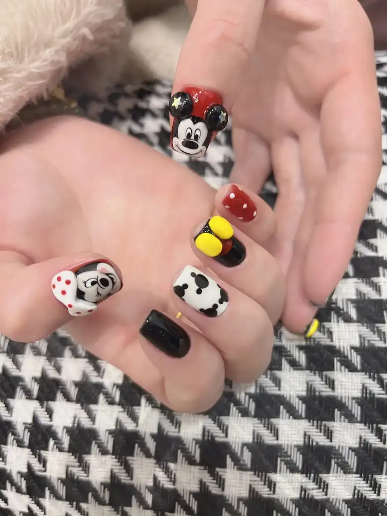 mẫu nail chuột mickey khác biệt