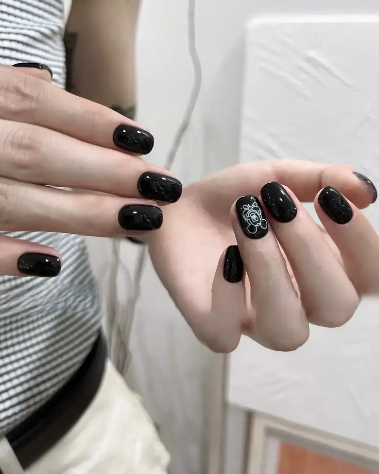 mẫu nail chuột mickey mạnh mẽ