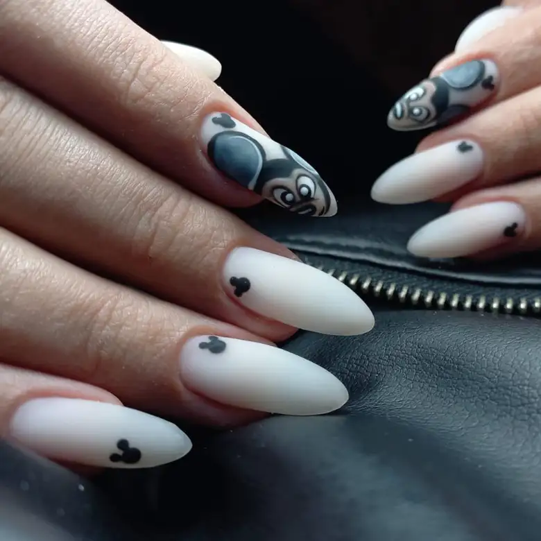 mẫu nail chuột mickey nghệ thuật