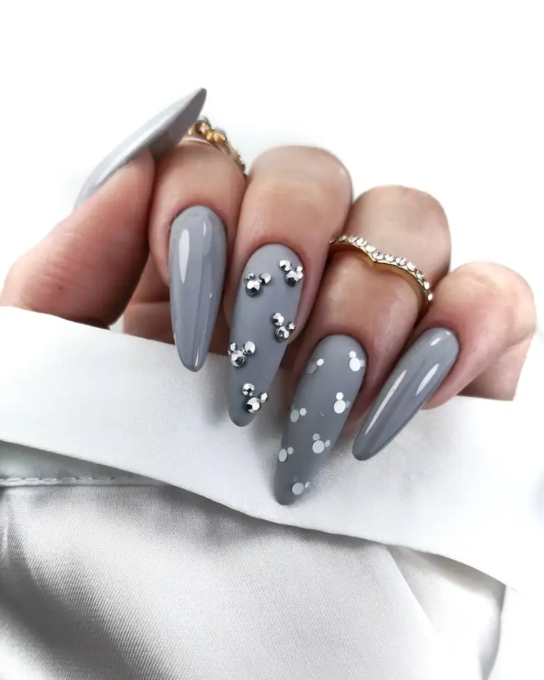 mẫu nail mickey ấn tượng