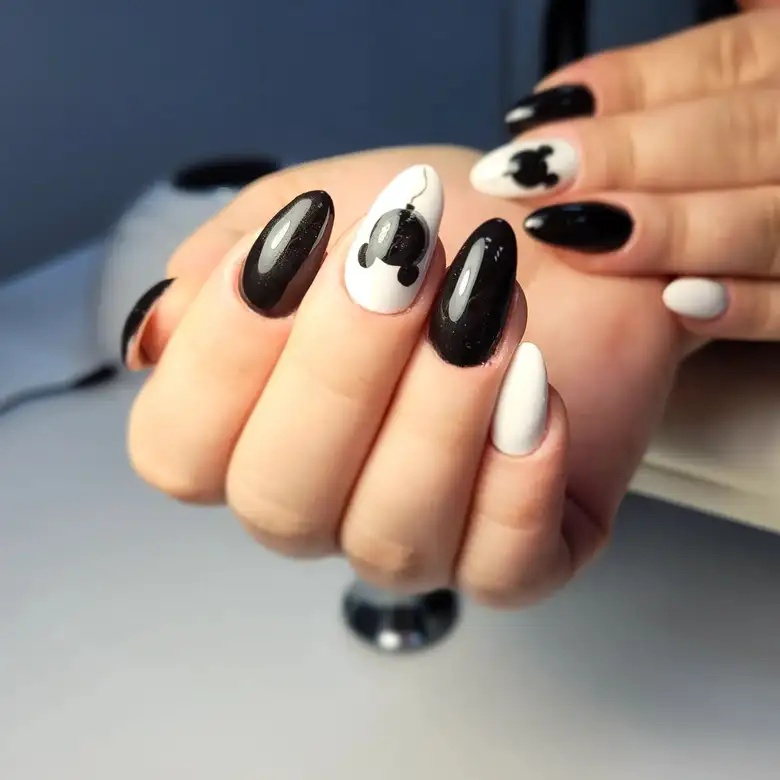 mẫu nail mickey cuốn hút