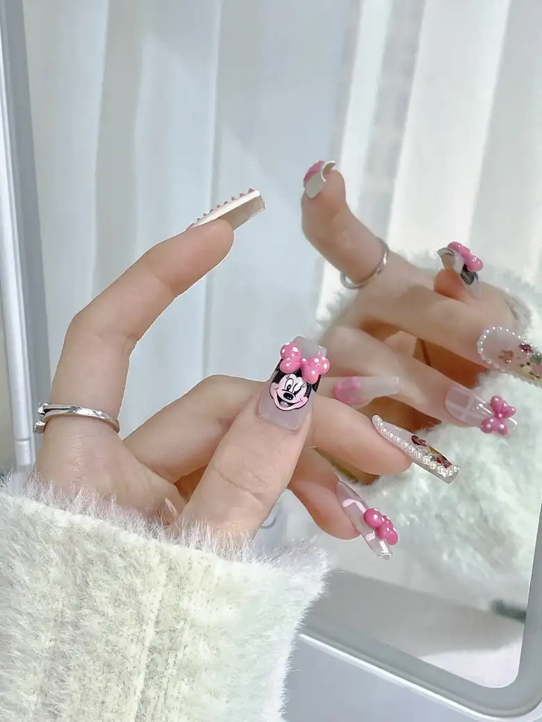 mẫu nail mickey ngọt ngào