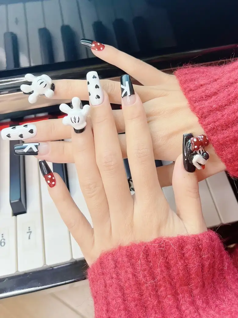 mẫu nail mickey trẻ trung