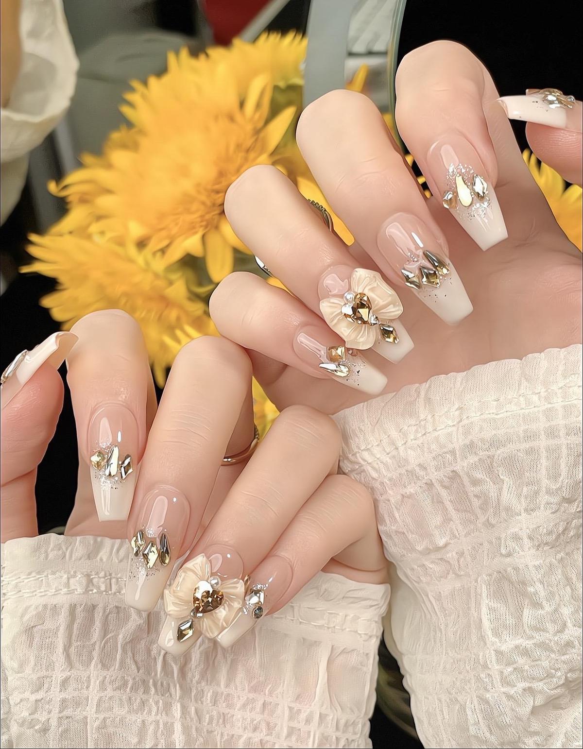 mẫu nail đính nơ đẹp thanh lịch, sang trọng