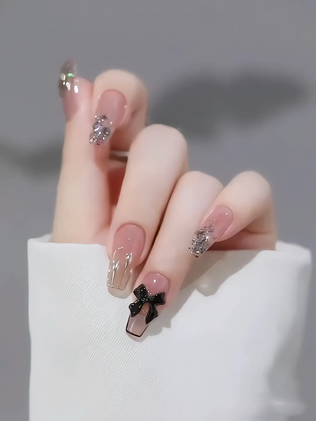 nail tay đính nơ xinh xắn và nổi bật