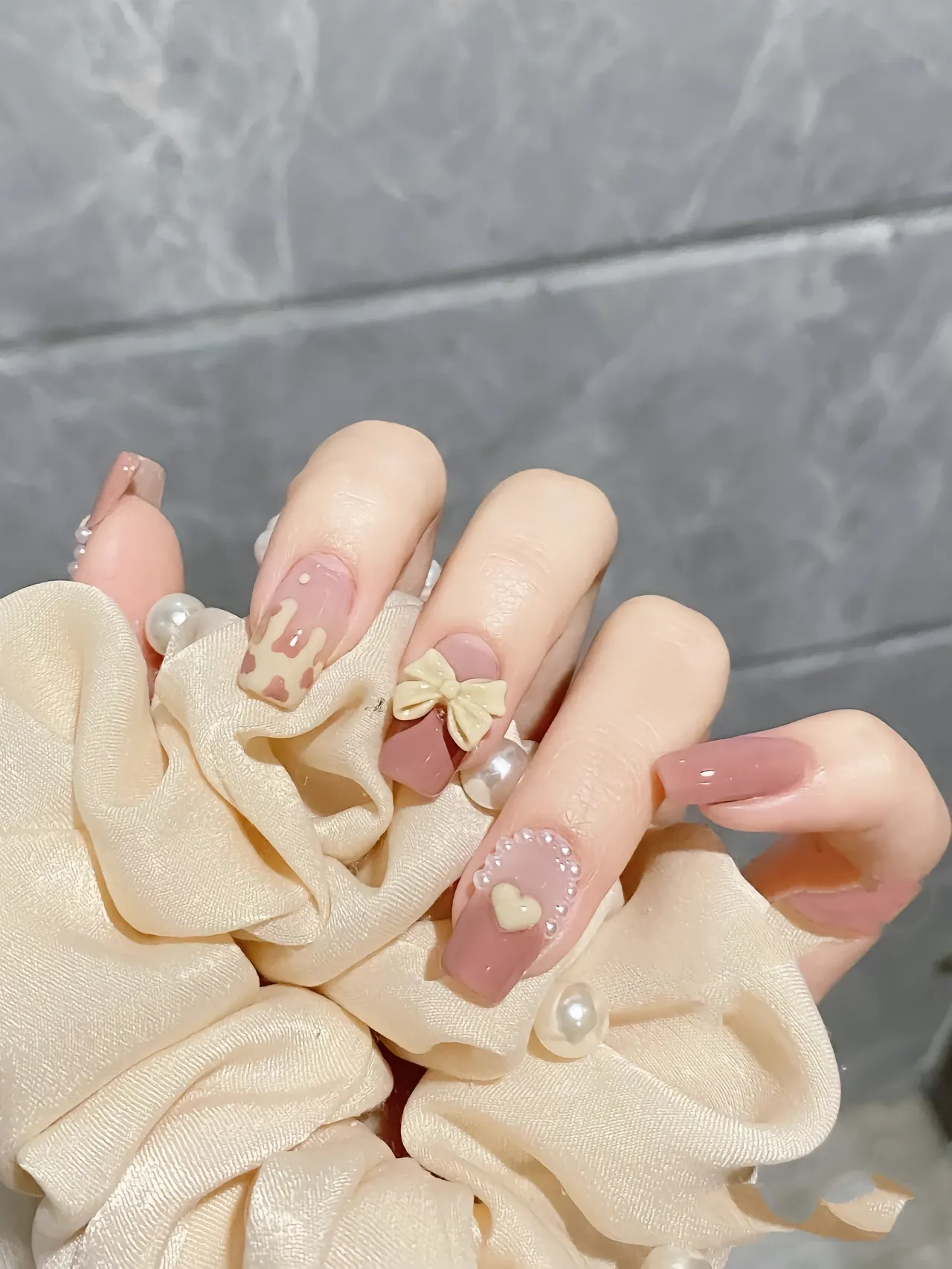 nail đính nơ đơn giản không kém phần tinh tế