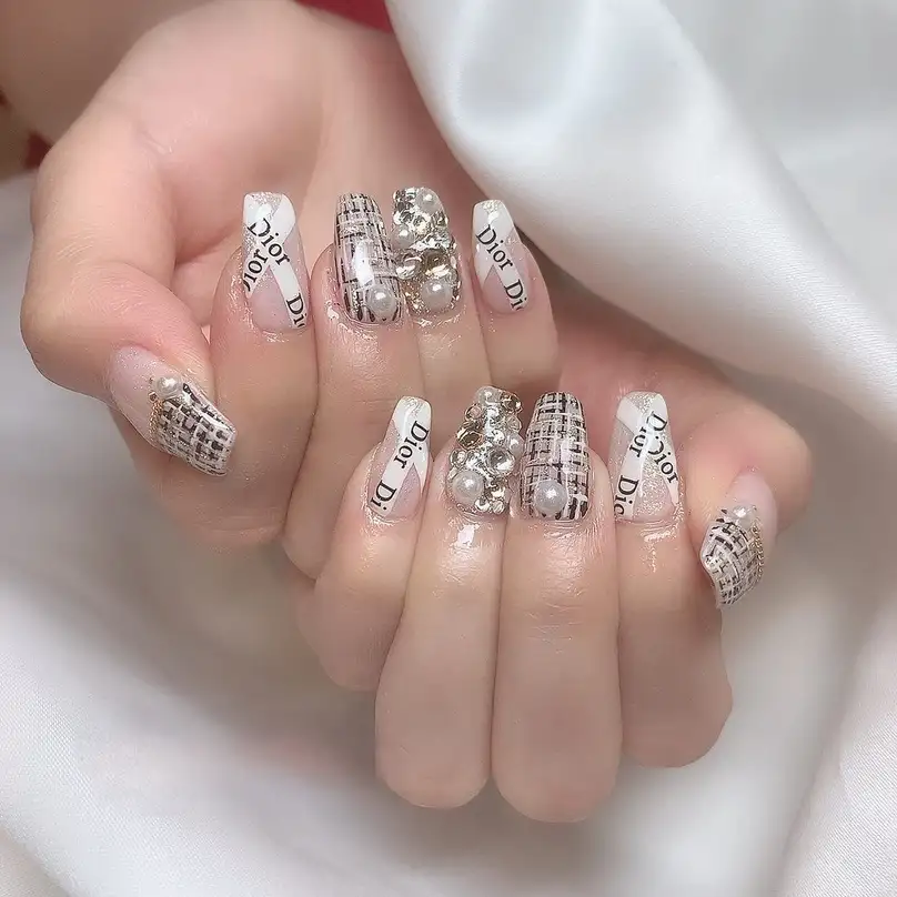 mẫu nail dior đẹp nhẹ nhàng