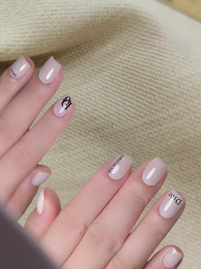 mẫu nail dior đẹp quý phái