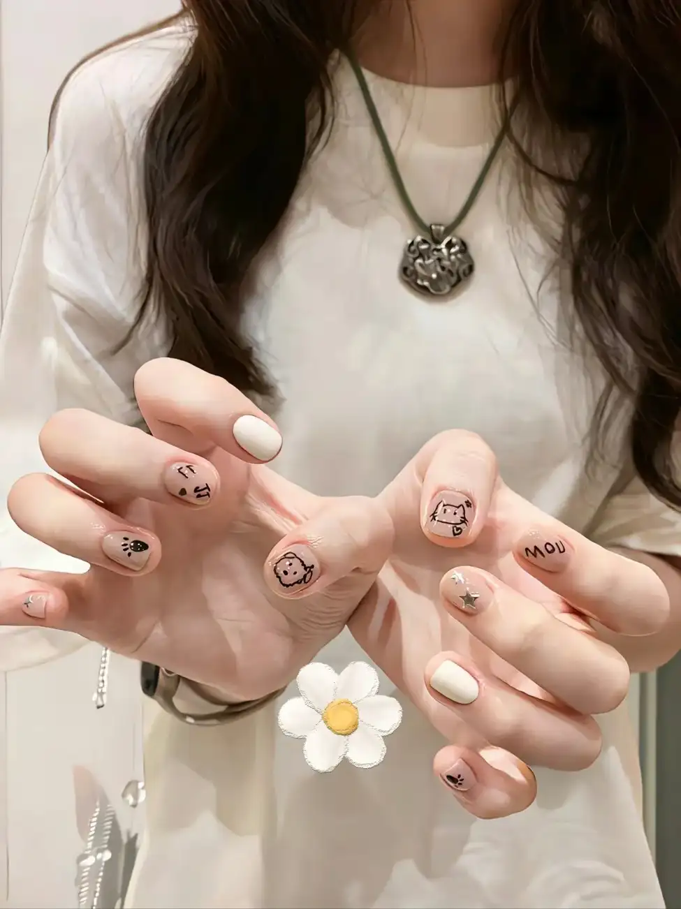 mẫu nail đơn giản cá tính sang trọng