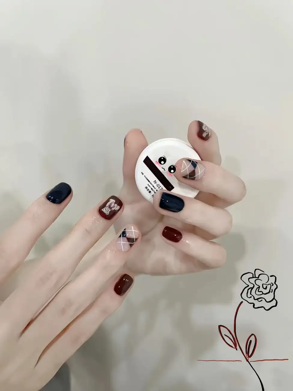 mẫu nail đen trắng cá tính quyến rũ