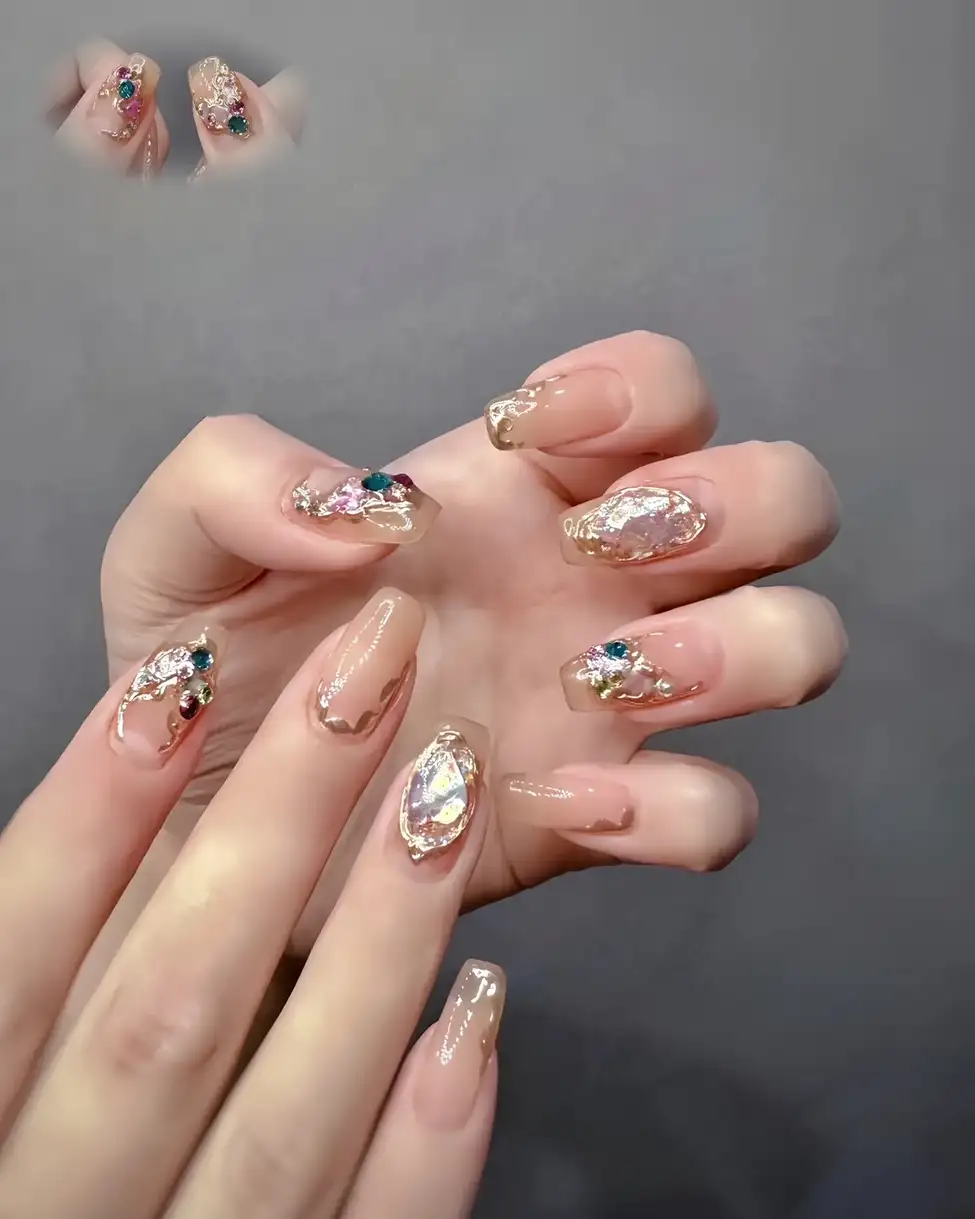 mẫu nail đơn giản cá tính nhẹ nhàng