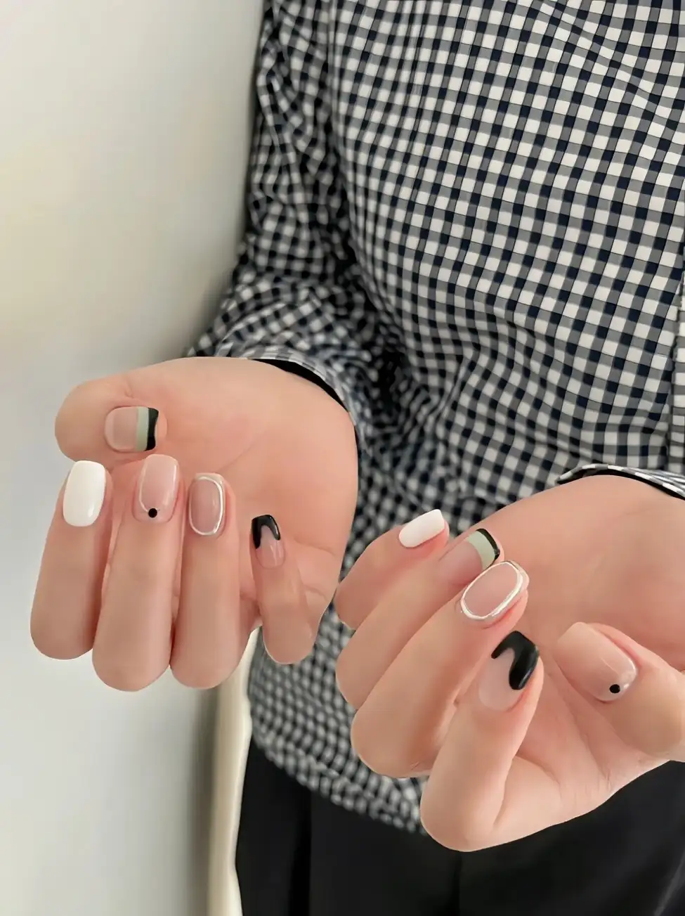 mẫu nail đen trắng cá tính hiện đại, thời thượng