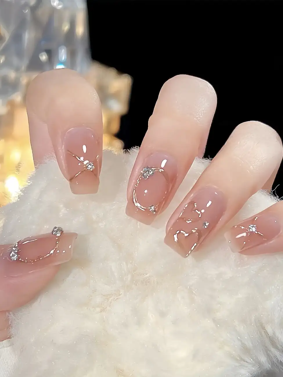 mẫu nail đơn giản cá tính sành điệu