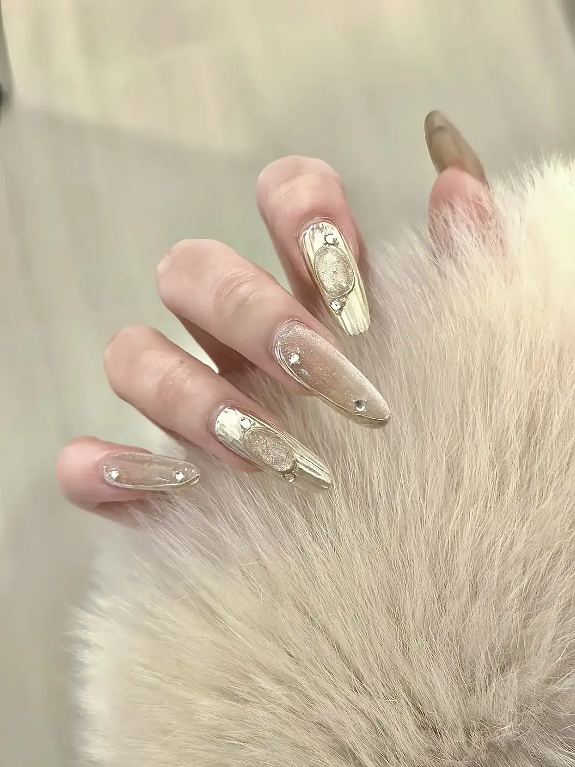 những mẫu nail kim tuyến đẹp nhất nghệ thuật