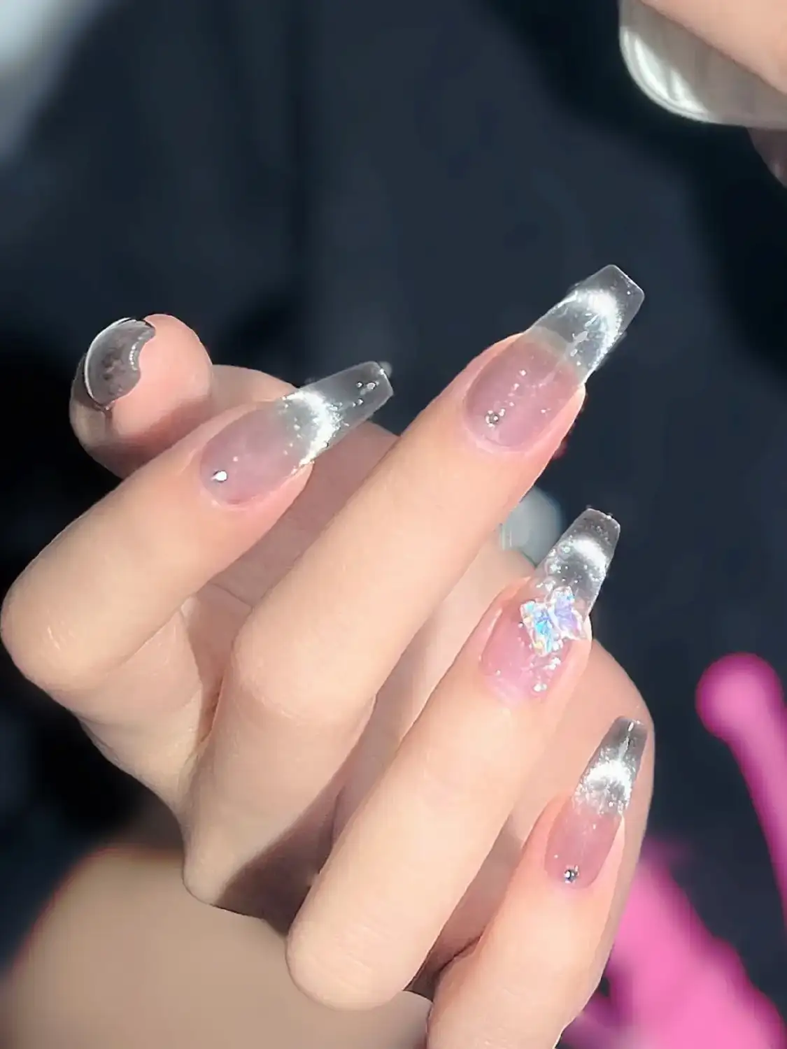 những mẫu nail kim tuyến đẹp nhất hiện nay