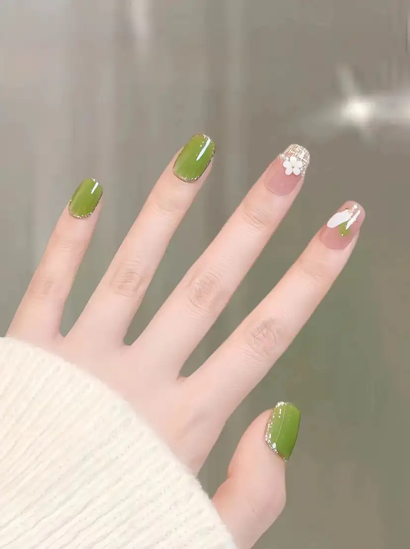 mẫu nail màu xanh lá cây hoang dã, tự nhiên