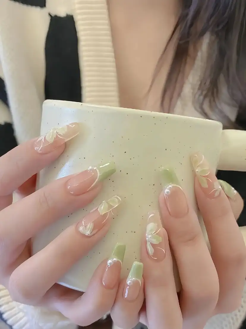 mẫu nail màu xanh lá tươi mát, tinh khiết