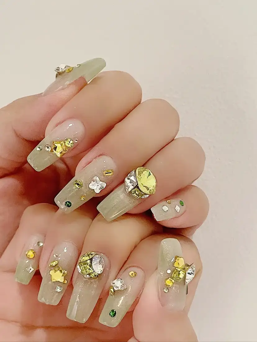 mẫu nail màu xanh lá thư thái 