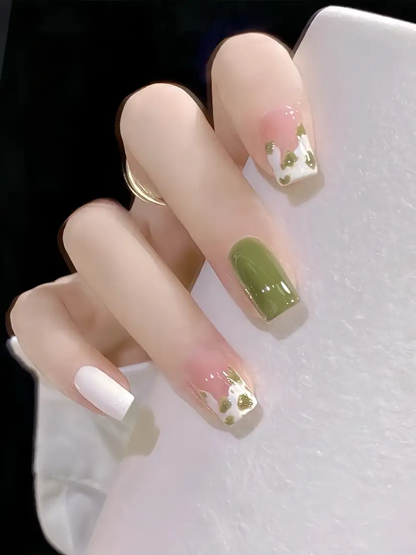 mẫu nail màu xanh lá cây thư thái và yên bình