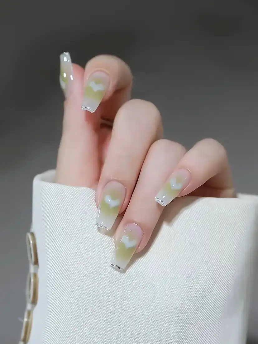 nail màu xanh lá cây tràn đầy năng lượng