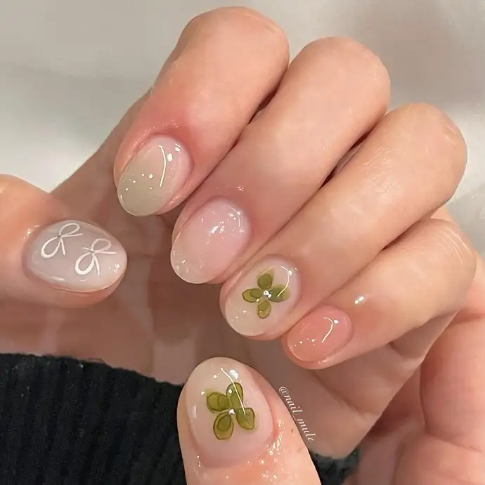 Kết hợp hoàn hảo giữa màu nail sáng da tay